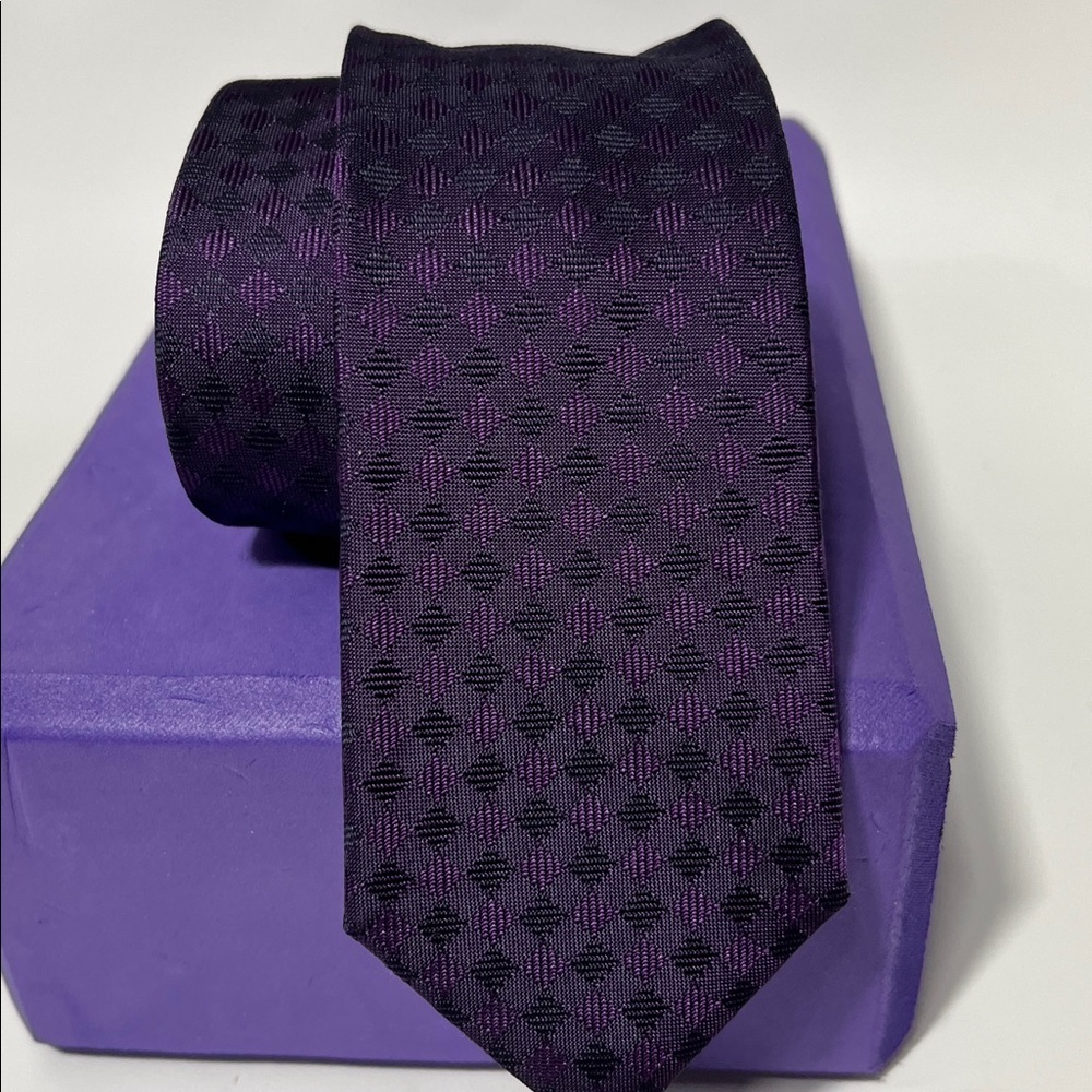 NWT❗️HUGO BOSS Deep Purple Men's 100% Silk Tie 2.5” Width